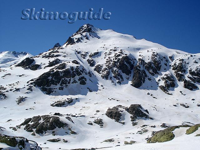 Ruta de esquí de travesía a la Canal de la Pluma del Circo de Gredos